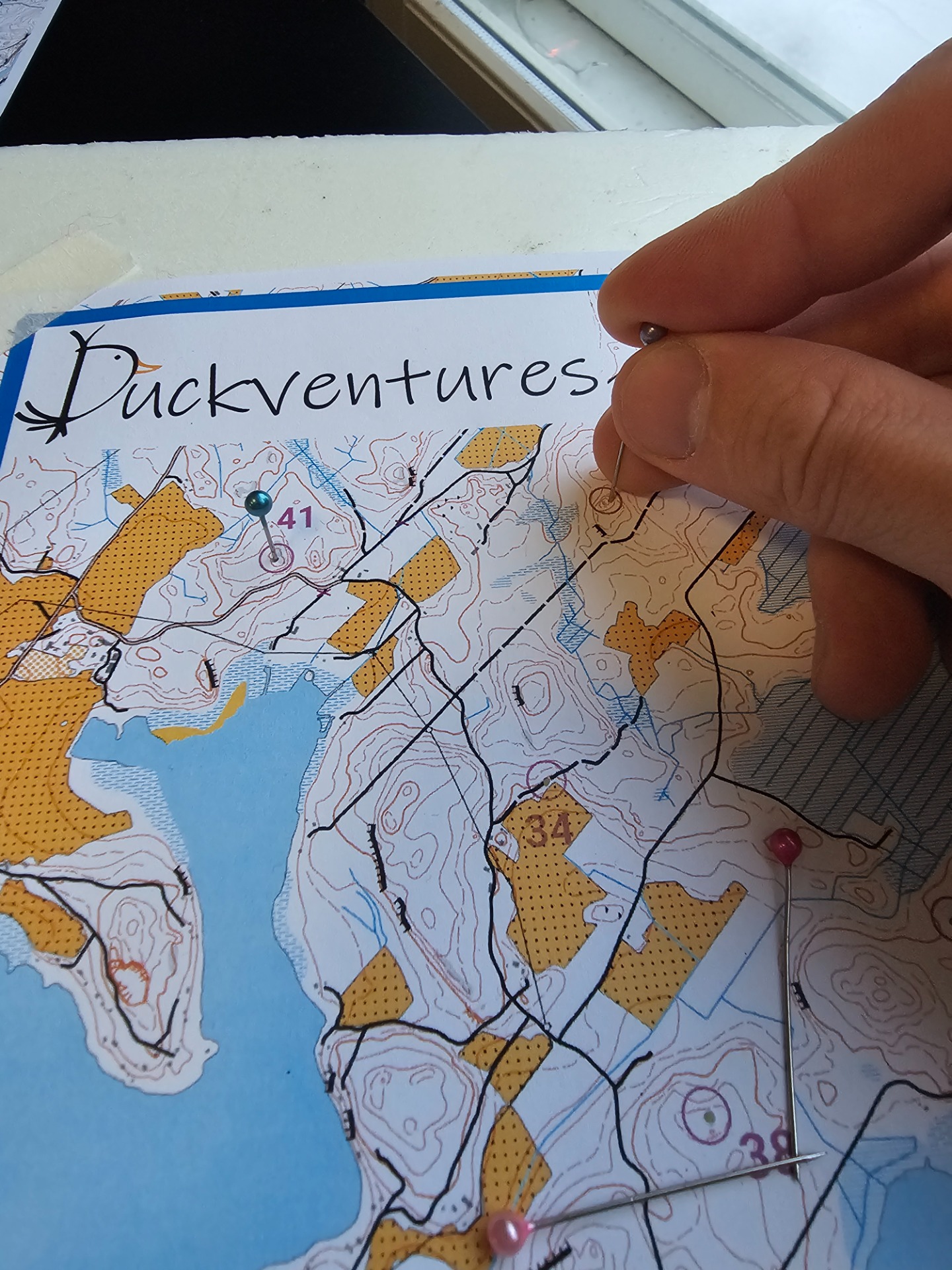 Neulat asetetaan rastin keskipisteeseen